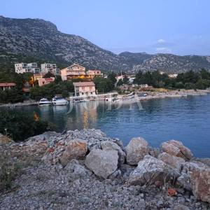 Cesarica, kuća sa 3 apartmana