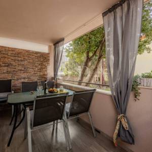 Cesarica, kuća sa 3 apartmana