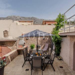 Cesarica, kuća sa 3 apartmana