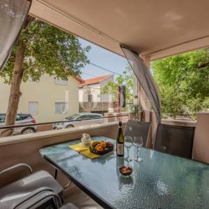 Cesarica, kuća sa 3 apartmana