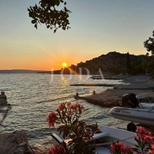 Cesarica, kuća sa 3 apartmana