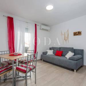 Cesarica, kuća sa 3 apartmana