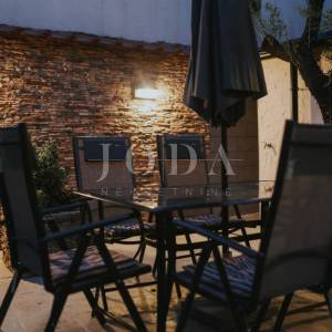 Cesarica, kuća sa 3 apartmana