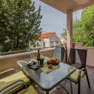 Cesarica, kuća sa 3 apartmana