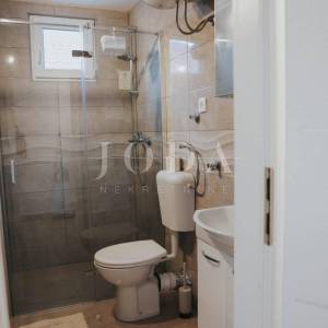 Cesarica, kuća sa 3 apartmana