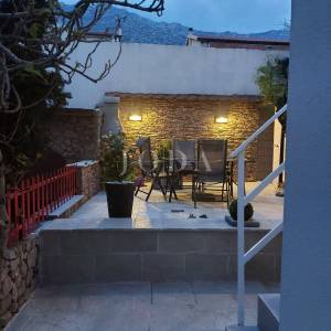 Cesarica, kuća sa 3 apartmana
