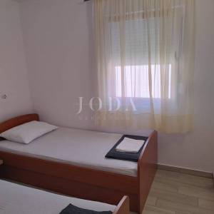 Cesarica, kuća sa 3 apartmana