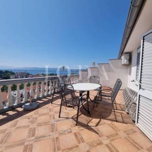 Crikvenica, dvije kuće sa osam apartmana