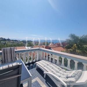 Crikvenica, dvije kuće sa osam apartmana