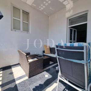 Crikvenica, dvije kuće sa osam apartmana