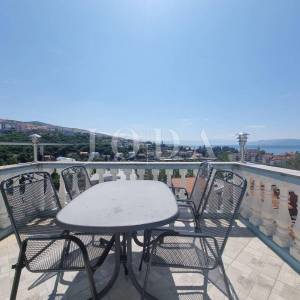 Crikvenica, dvije kuće sa osam apartmana
