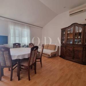 Crikvenica, dvije kuće sa osam apartmana