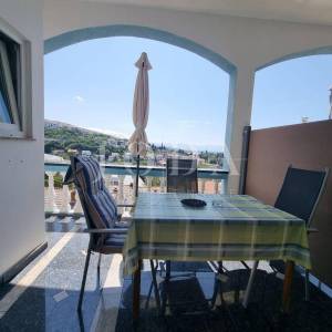 Crikvenica, dvije kuće sa osam apartmana