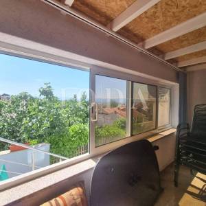 Crikvenica, dvije kuće sa osam apartmana
