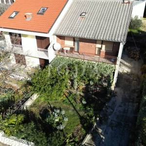 Crikvenica, dvojna kuća na odličnoj lokaciji