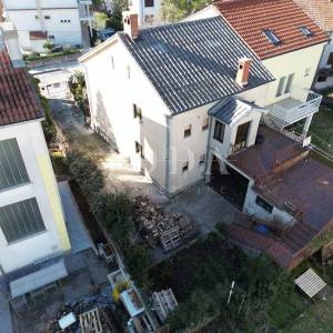Crikvenica, dvojna kuća na odličnoj lokaciji