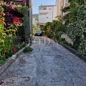Crikvenica, dvojna kuća na odličnoj lokaciji