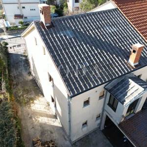 Crikvenica, dvojna kuća na odličnoj lokaciji
