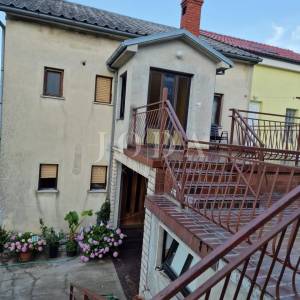 Crikvenica, dvojna kuća na odličnoj lokaciji