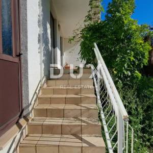 CRIKVENICA - dvojna kuća s panoramskim pogledom na Krk i more