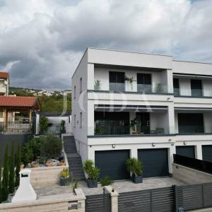 Crikvenica dvojna kuća sa bazenom