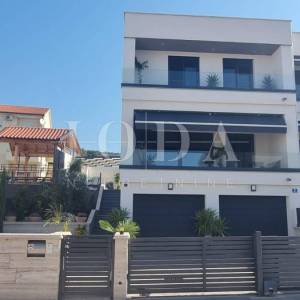 Crikvenica dvojna kuća sa bazenom