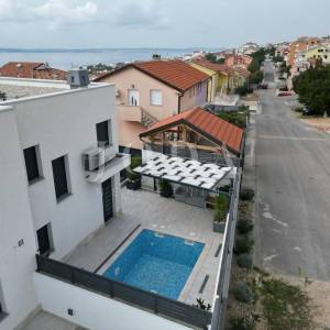 Crikvenica dvojna kuća sa bazenom