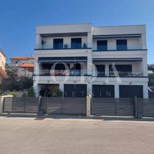 Crikvenica dvojna kuća sa bazenom