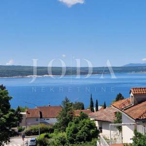 Crikvenica, dvosobni stan na vrhunskoj lokaciji sa parkingom