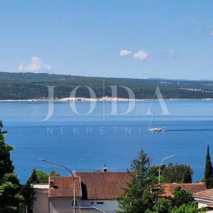 Crikvenica, dvosobni stan na vrhunskoj lokaciji sa parkingom
