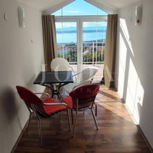 Crikvenica dvosobni stan sa panoramskim pogledom na more