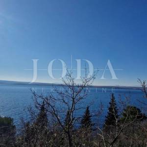 Crikvenica, građevinsko zemljište turističke namjene prvi red do mora 
