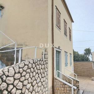 CRIKVENICA-kamena kuća s pogledom na more