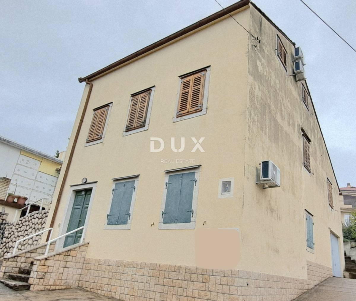 CRIKVENICA-kamena kuća s pogledom na more