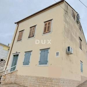 CRIKVENICA-kamena kuća s pogledom na more