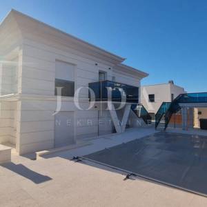 Crikvenica kuća novogradnja  sa 4 garaže