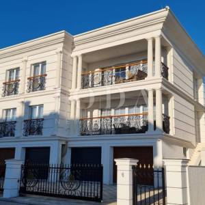 Crikvenica kuća novogradnja  sa 4 garaže
