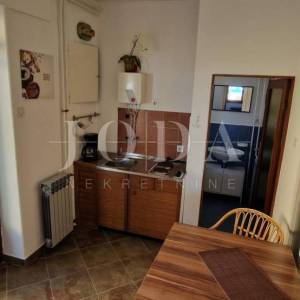 Crikvenica, kuća prvi red do mora