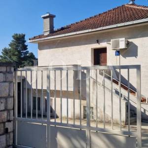 Crikvenica, kuća prvi red do mora