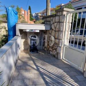 Crikvenica, kuća prvi red do mora