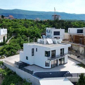 Crikvenica kuća sa bazenom