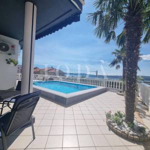Crikvenica, kuća sa bazenom i lijepim pogledom