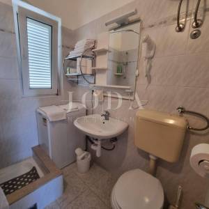Crikvenica, kuća sa četiri stana i garažom