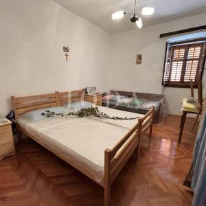 Crikvenica, Kuća sa dva vrta i garažom