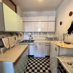 Crikvenica, Kuća sa dva vrta i garažom