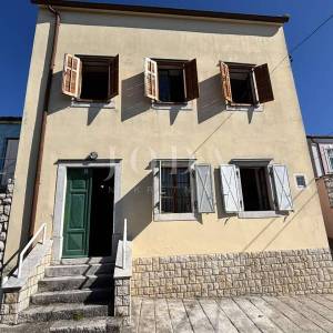 Crikvenica, Kuća sa dva vrta i garažom