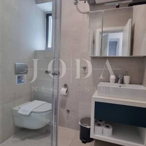 Crikvenica, kuća sa osam apartmana