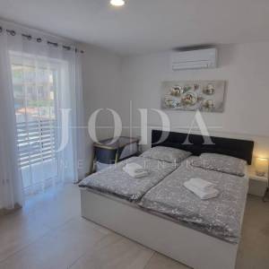 Crikvenica, kuća sa osam apartmana