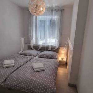 Crikvenica, kuća sa osam apartmana