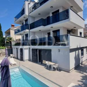 Crikvenica, kuća sa osam apartmana